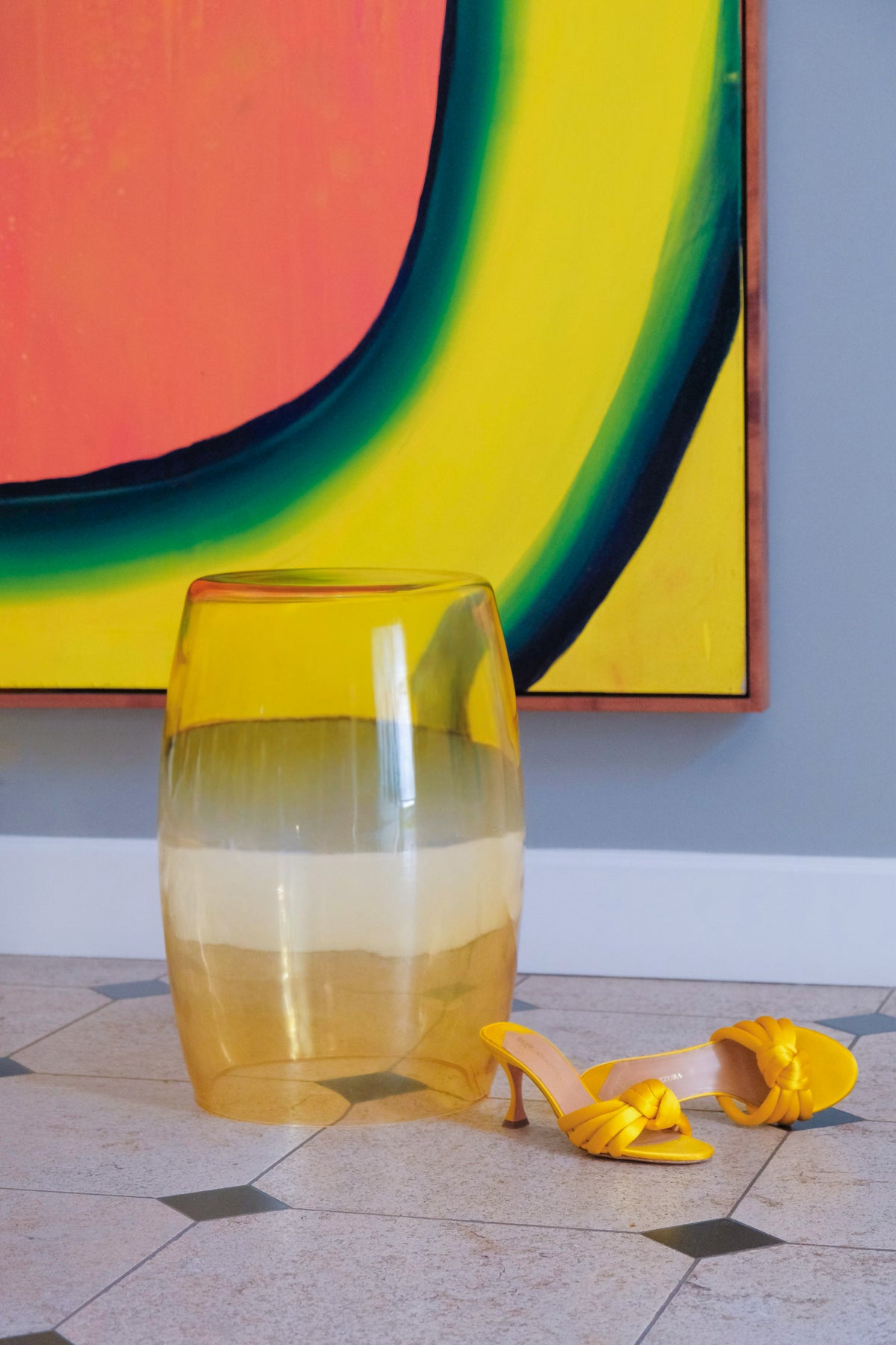 Tavolino Sole 50 styled in an interior with modern artwork and lemons, showcasing amber colour gradients and natural glass refractions.